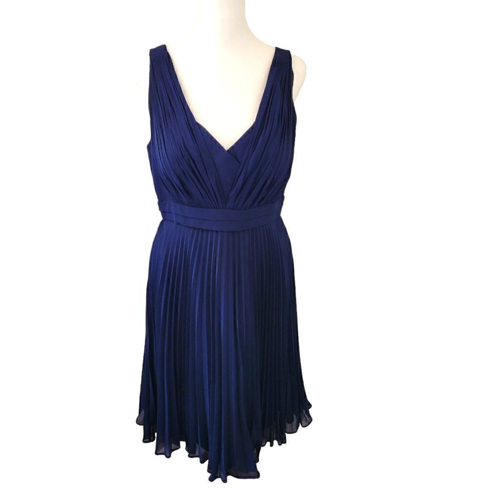Donna Morgan Greta Pleated Chiffon Dress Midnight Blue V-Neck Size 8